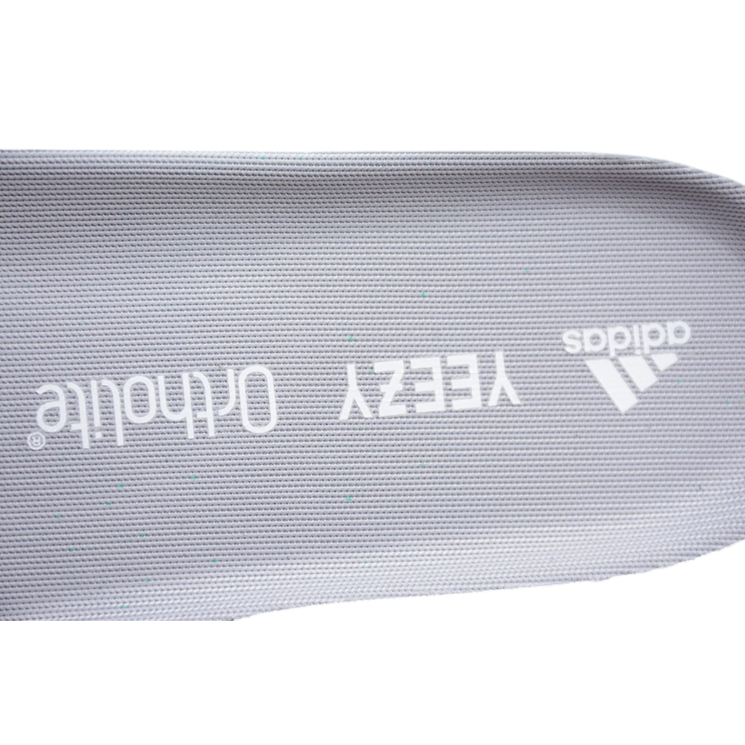 Yzy 700 V2 'Static'